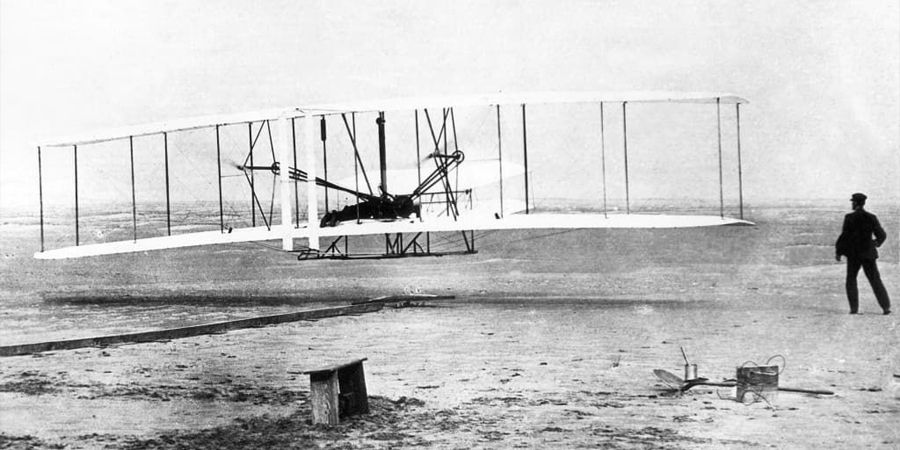Το 1903 γίνεται η πρώτη ιστορική πτήση των αδελφών Ράιτ