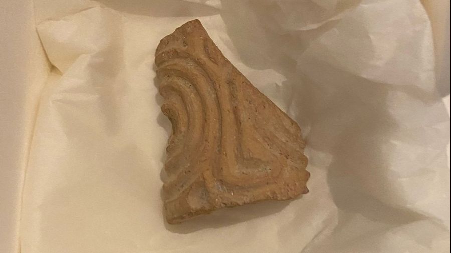 Ο πήλινος σφραγιδοκύλινδρος της Ασίνης επανενώνεται στο Αρχαιολογικό Μουσείο Ναυπλίου